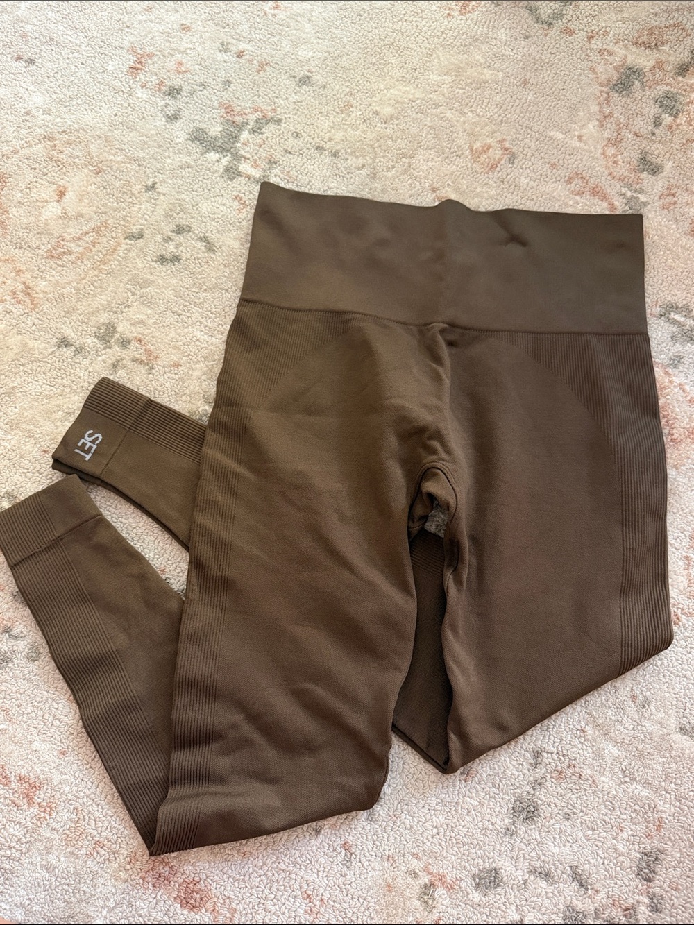 SET ACTIVE X REVOLVE Brown Leggings